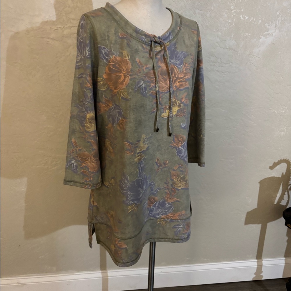 Chico’s Zenergy Floral Tie-Neck Tunic Floral Print Sz 1 / Med - Picture 3 of 7